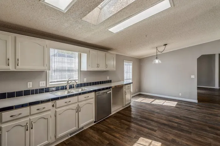 Val-Vista Estates Picture 10