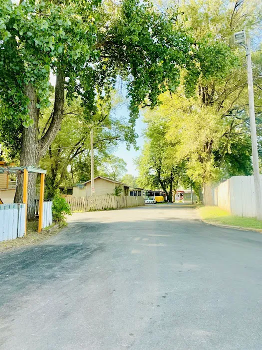 Radio City Mobile Home Park Picture 5