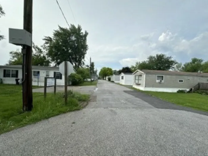 Mel Ray Mobile Home Community Picture 2