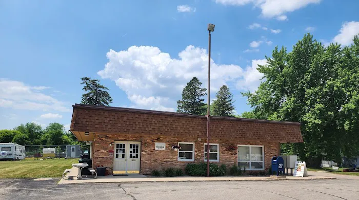 Colonial Manor Picture 3