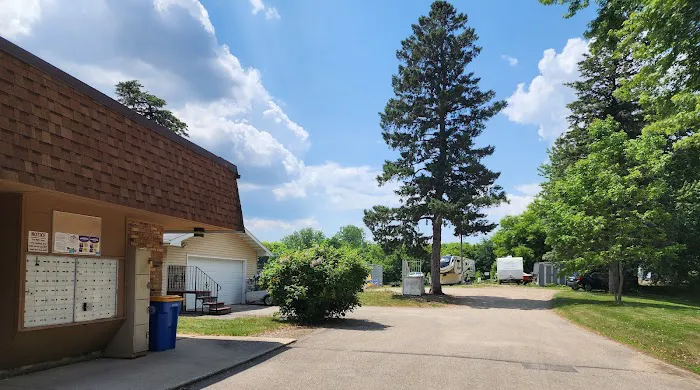 Colonial Manor Picture 7