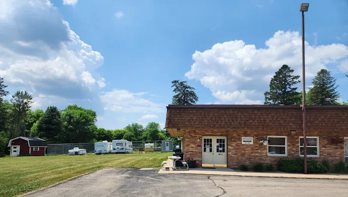 Colonial Manor Picture 2