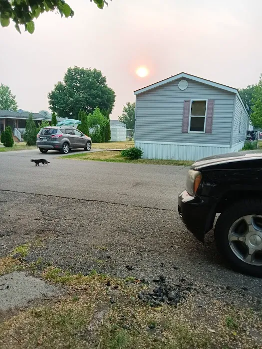 Knollwood Court Mobile Home Park Picture 8