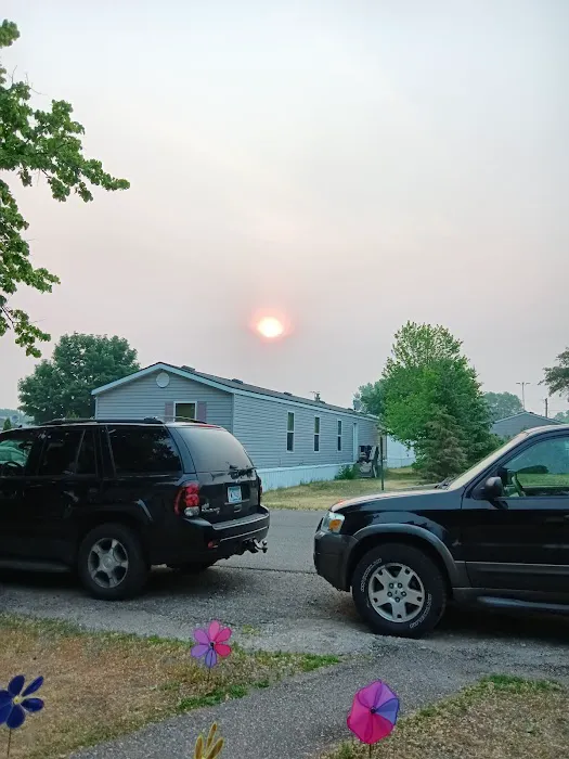 Knollwood Court Mobile Home Park Picture 3