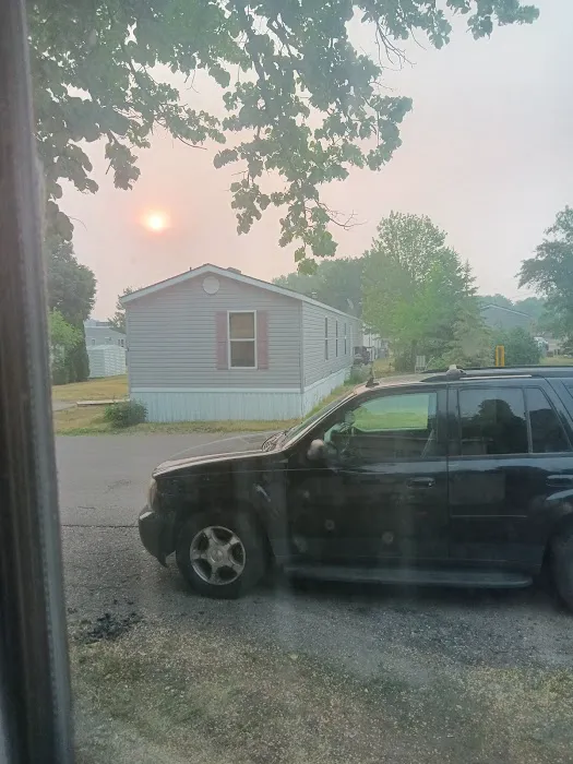 Knollwood Court Mobile Home Park Picture 4