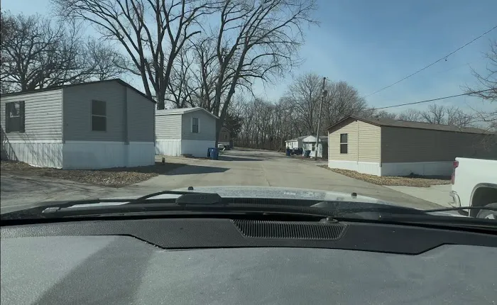 Prairie Village Mobile Home Community Picture 3