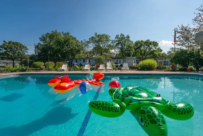 Queen Anne Courts Picture 6