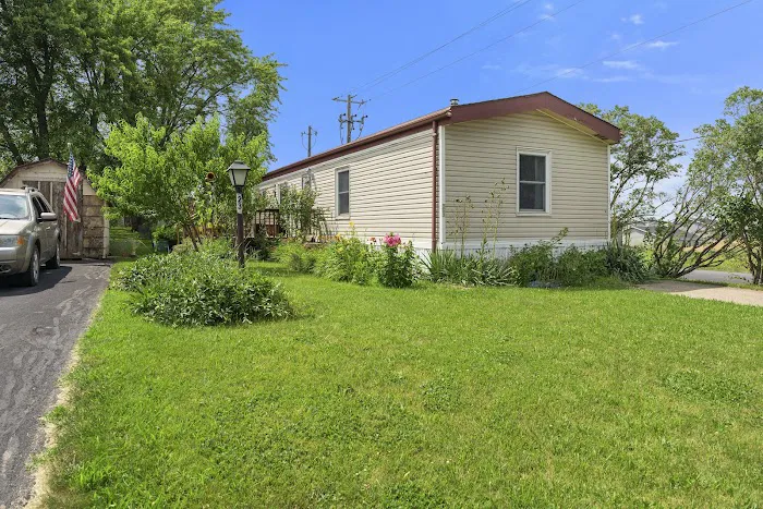 Holiday Terrace Mobile Home Community Picture 9