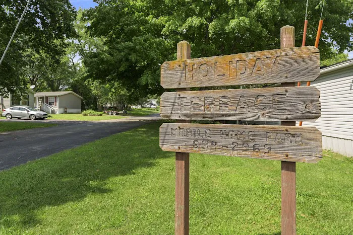 Holiday Terrace Mobile Home Community Picture 4