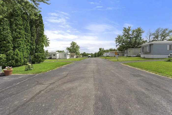 Holiday Terrace Mobile Home Community Picture 7