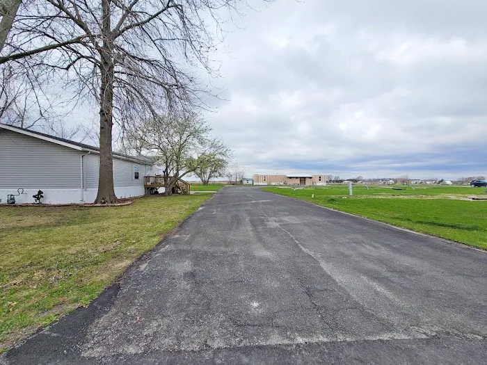 Earlham Mobile Home Community Picture 9