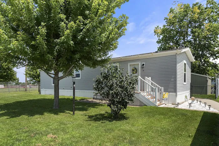 Earlham Mobile Home Community Picture 1