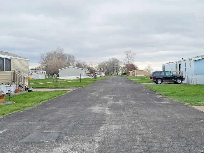 Earlham Mobile Home Community Picture 3