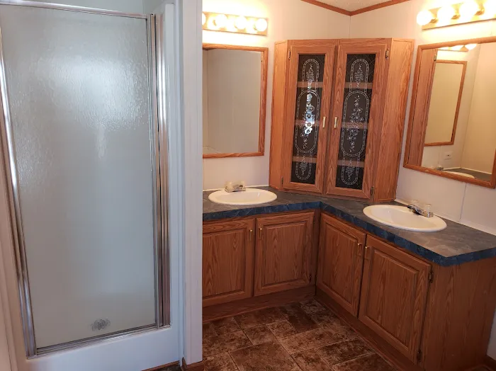 Woodlund Mobile Home Park Picture 3