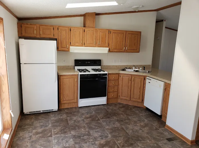 Woodlund Mobile Home Park Picture 9