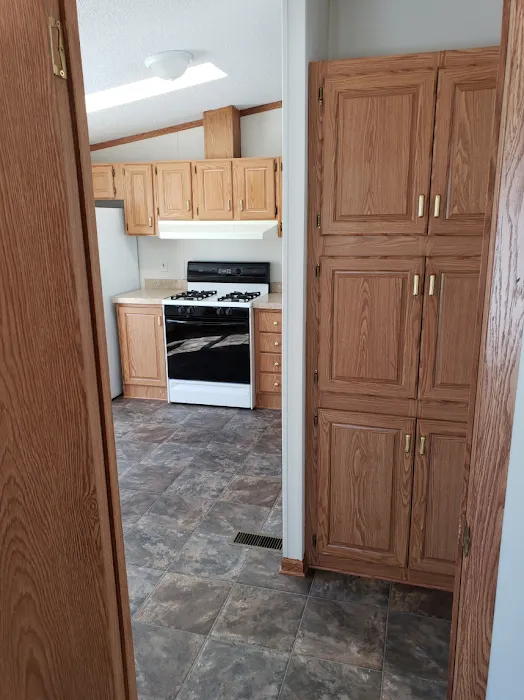 Woodlund Mobile Home Park Picture 7