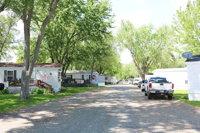 Woodlund Mobile Home Park Picture 10