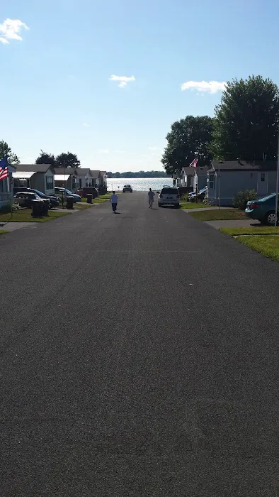 Lakeshore Terrace Manufactured Home Community Picture 5