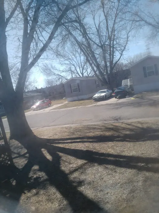 Arden Manor Picture 3