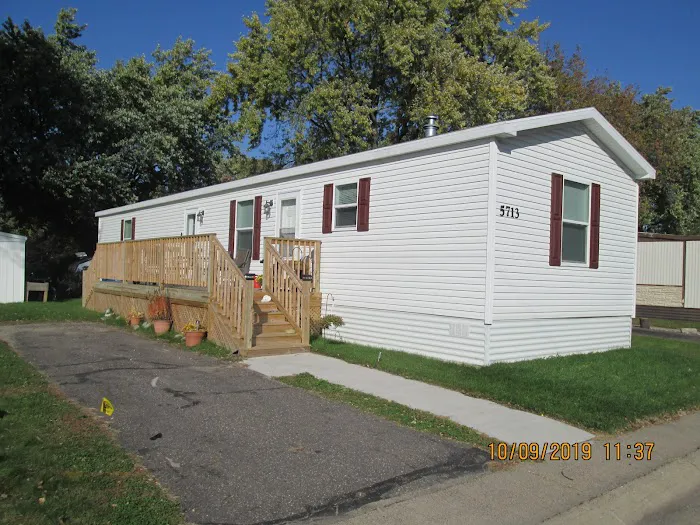 Colonial Village Picture 4