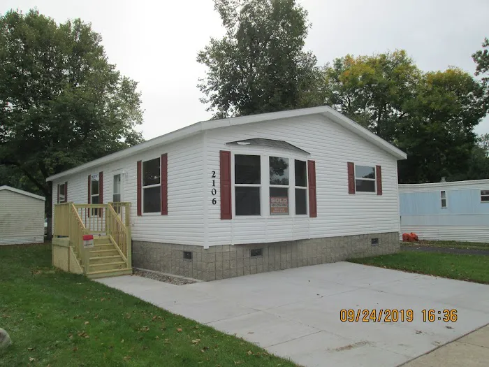 Colonial Village Picture 3