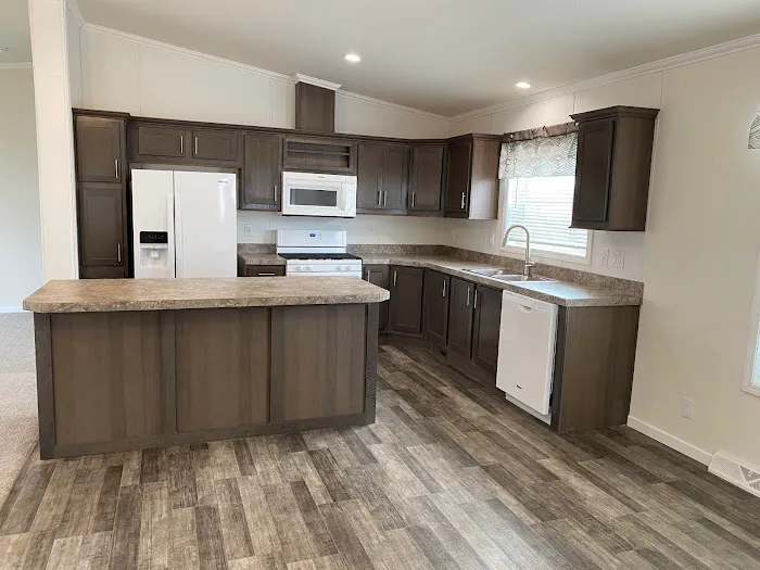 Colonial Village Picture 7