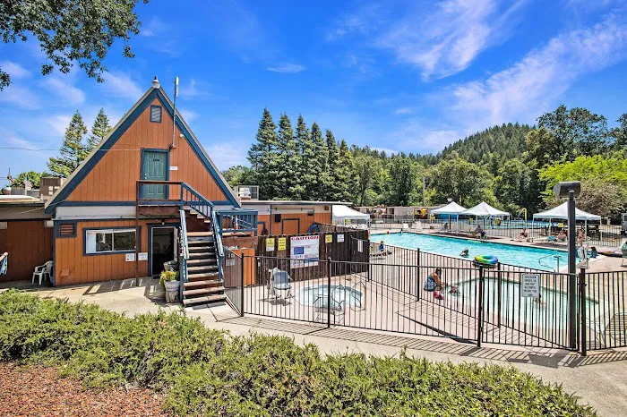 Mendocino Redwoods RV Resort Picture 6