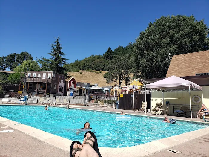 Mendocino Redwoods RV Resort Picture 3