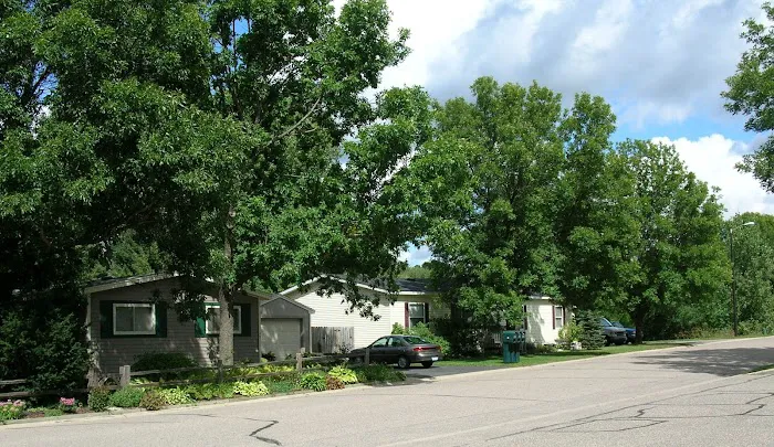 Valley Green Mobile Homes Park Picture 2