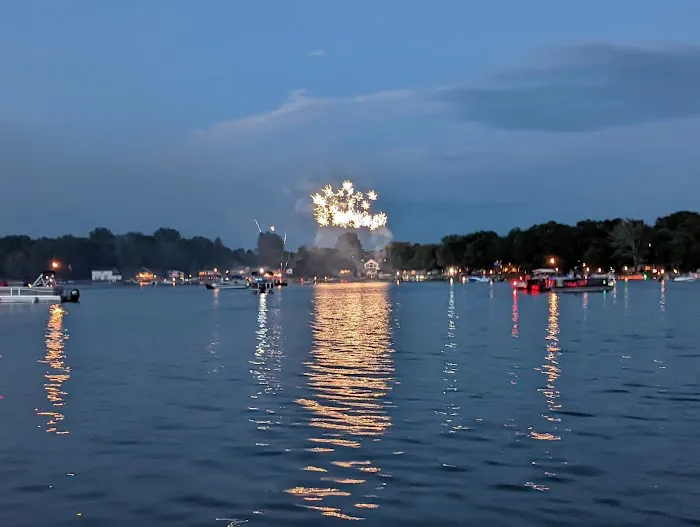 Hillcrest Park & Marina Picture 1