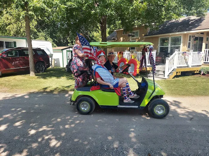 Hillcrest Park & Marina Picture 7