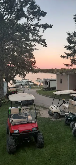 Hillcrest Park & Marina Picture 4