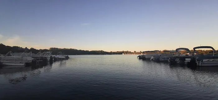 Hillcrest Park & Marina Picture 8