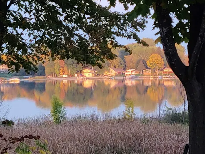 Hillcrest Park & Marina Picture 9