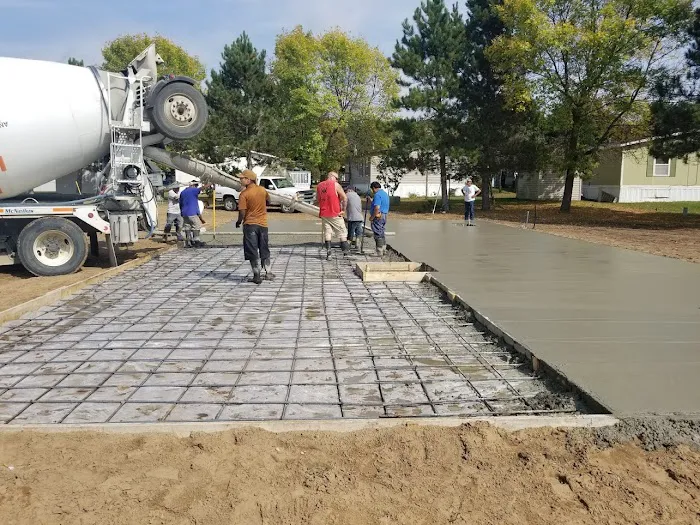 Pine Village Mobile Home Park Picture 6