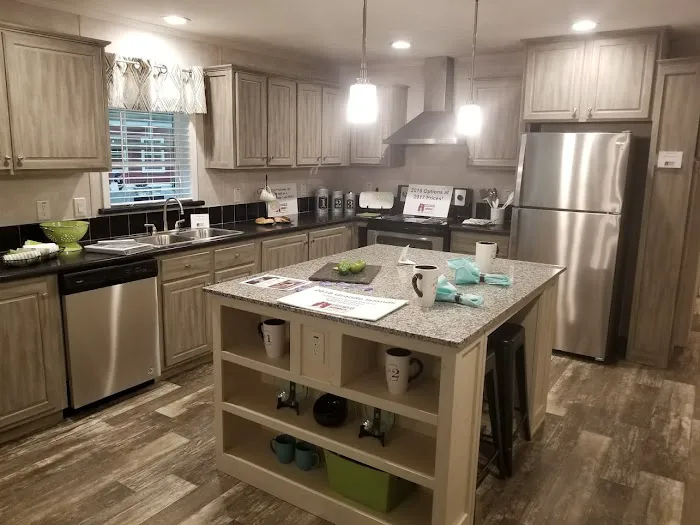 Pine Village Mobile Home Park Picture 5