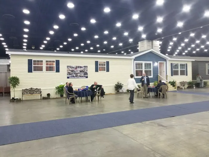 Pine Village Mobile Home Park Picture 7