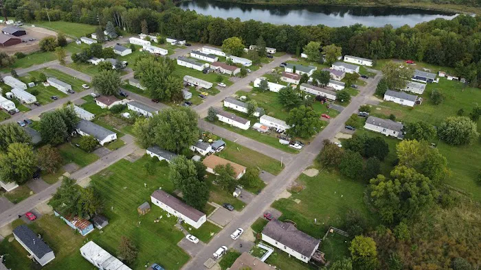 Pine Terrace Mobile Home Community Picture 2