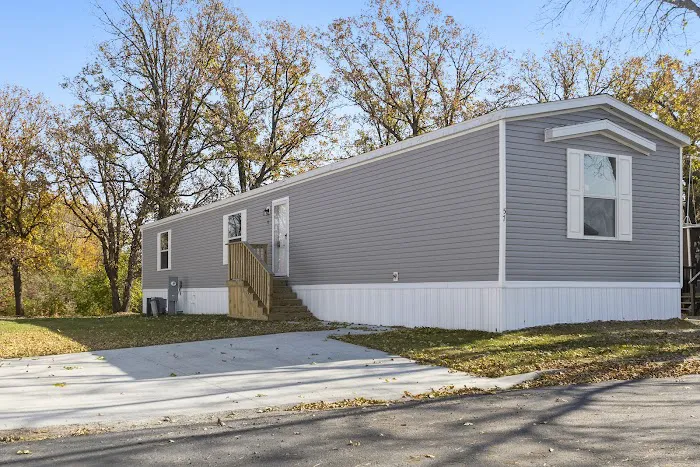 Lakeshore Terrace Manufactured Home Community Picture 3