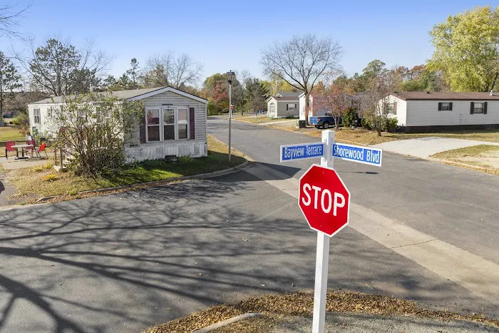 Lakeshore Terrace Manufactured Home Community Picture 2