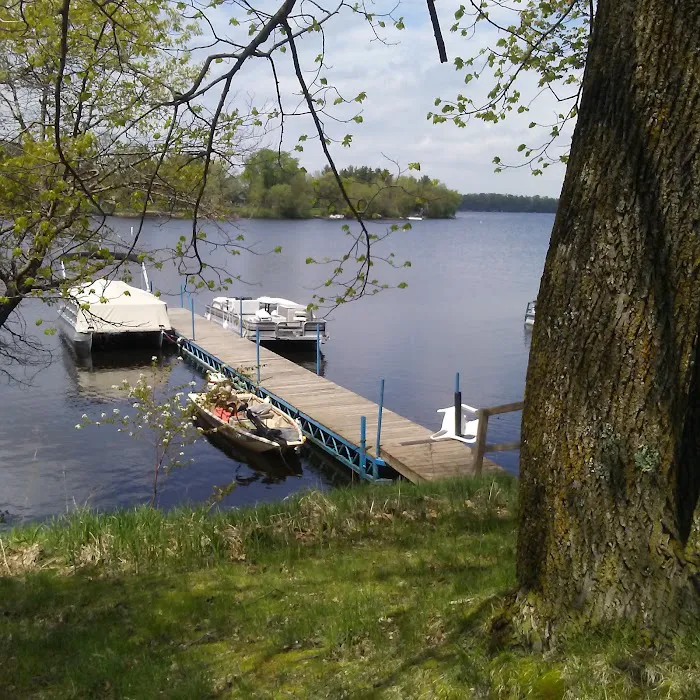 Lakeside Manor & RV Park Picture 2