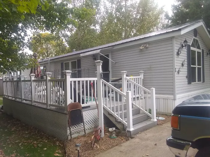 Lakeside Manor & RV Park Picture 1