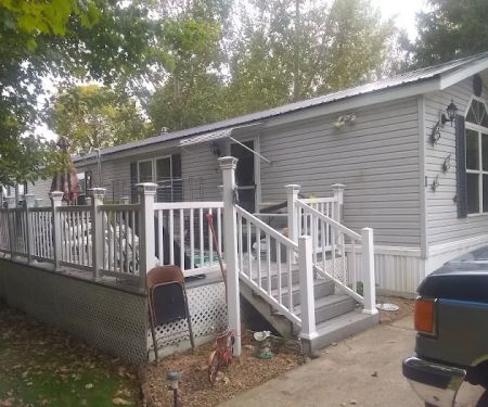 Lakeside Manor & RV Park