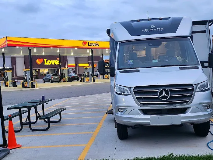 Love's RV Hookup Picture 10