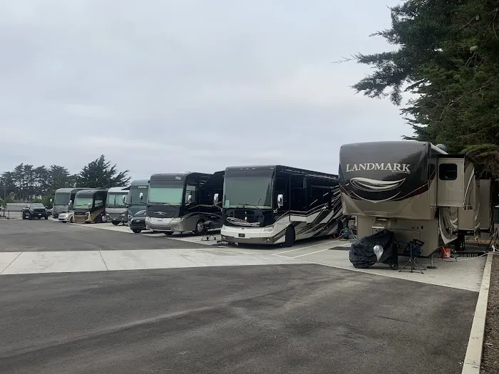 Harbor Village RV Park Picture 9