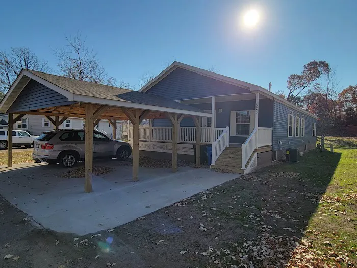 Suburban Mobile Home Park Picture 1