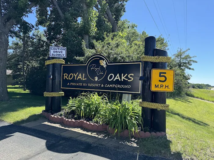 Royal Oaks RV Resort Picture 8