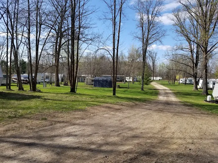 Riechen's Seasonal RV Park Picture 3