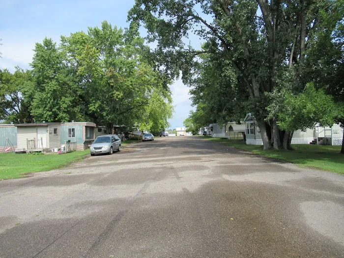 Green Acres Mobile Home & RV Park Picture 5