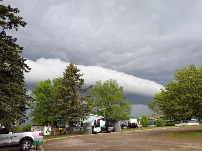 Viking Lakes Village Mobile Home Park Picture 2